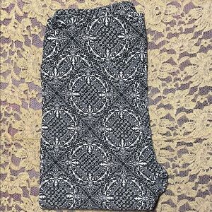 LuLaRoe butter soft leggings Black and White boho Patterned mandala